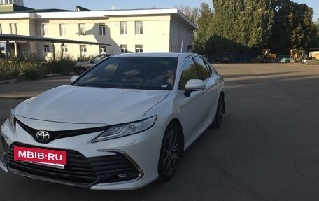 Toyota Camry, 2021 год, 3 060 000 рублей, 2 фотография