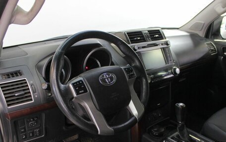 Toyota Land Cruiser Prado 150 рестайлинг, 2016 год, 3 800 000 рублей, 15 фотография