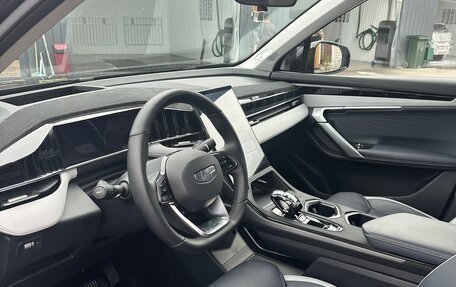 Geely Atlas, 2024 год, 2 600 000 рублей, 4 фотография