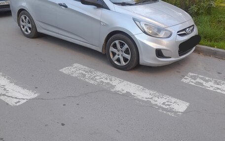 Hyundai Solaris II рестайлинг, 2011 год, 550 000 рублей, 1 фотография