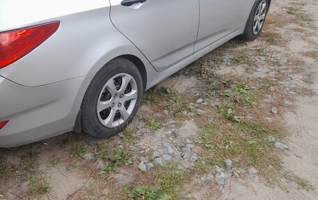 Hyundai Solaris II рестайлинг, 2011 год, 550 000 рублей, 3 фотография