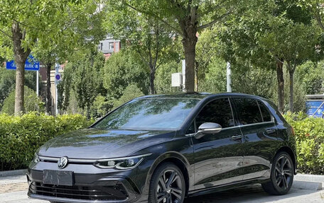 Volkswagen Golf VIII, 2023 год, 1 827 009 рублей, 2 фотография