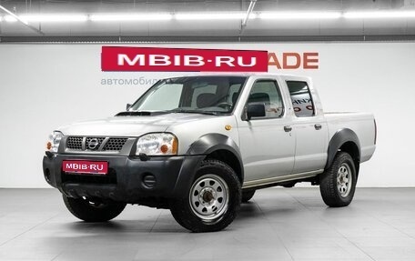 Nissan NP300, 2010 год, 1 040 000 рублей, 1 фотография
