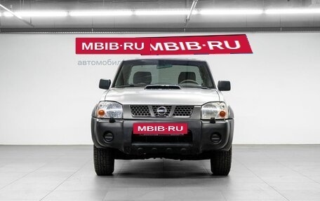 Nissan NP300, 2010 год, 1 040 000 рублей, 3 фотография