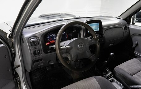 Nissan NP300, 2010 год, 1 040 000 рублей, 10 фотография