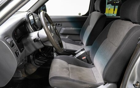 Nissan NP300, 2010 год, 1 040 000 рублей, 13 фотография