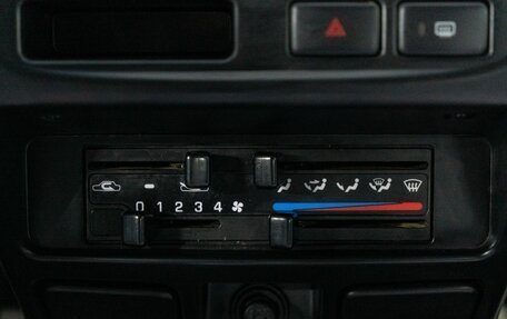 Nissan NP300, 2010 год, 1 040 000 рублей, 20 фотография