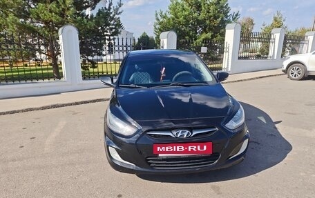 Hyundai Solaris II рестайлинг, 2012 год, 650 000 рублей, 3 фотография