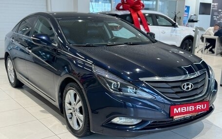 Hyundai Sonata VI, 2011 год, 899 000 рублей, 3 фотография
