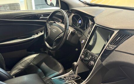Hyundai Sonata VI, 2011 год, 899 000 рублей, 17 фотография