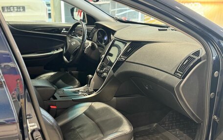Hyundai Sonata VI, 2011 год, 899 000 рублей, 16 фотография
