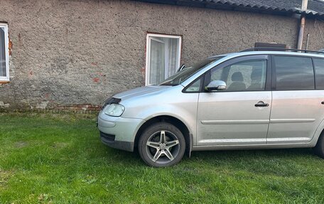 Volkswagen Touran III, 2006 год, 545 000 рублей, 2 фотография