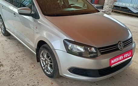 Volkswagen Polo VI (EU Market), 2011 год, 830 000 рублей, 2 фотография