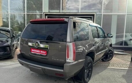 Cadillac Escalade III, 2013 год, 2 270 000 рублей, 1 фотография