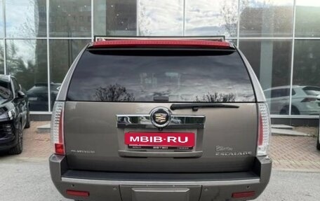 Cadillac Escalade III, 2013 год, 2 270 000 рублей, 2 фотография