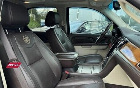 Cadillac Escalade III, 2013 год, 2 270 000 рублей, 3 фотография