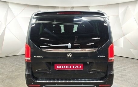 Mercedes-Benz V-Класс, 2017 год, 3 269 000 рублей, 8 фотография