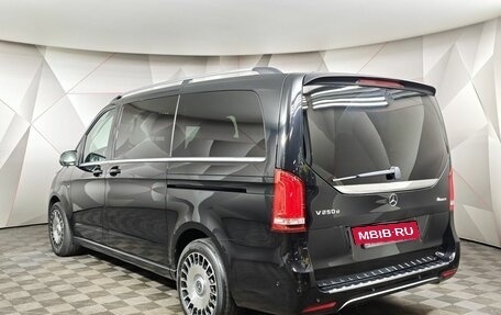 Mercedes-Benz V-Класс, 2017 год, 3 269 000 рублей, 4 фотография