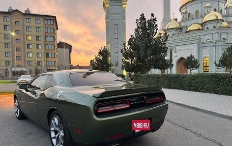 Dodge Challenger III рестайлинг 2, 2021 год, 2 150 000 рублей, 14 фотография