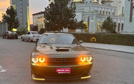 Dodge Challenger III рестайлинг 2, 2021 год, 2 150 000 рублей, 9 фотография
