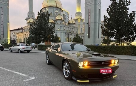Dodge Challenger III рестайлинг 2, 2021 год, 2 150 000 рублей, 8 фотография