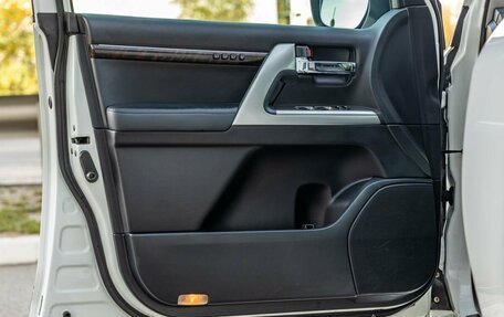 Toyota Land Cruiser 200, 2015 год, 4 798 000 рублей, 29 фотография