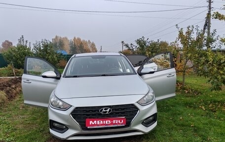 Hyundai Solaris II рестайлинг, 2017 год, 1 200 000 рублей, 1 фотография