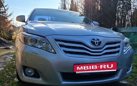 Toyota Camry, 2010 год, 950 000 рублей, 2 фотография