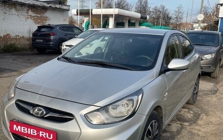 Hyundai Solaris II рестайлинг, 2011 год, 850 000 рублей, 5 фотография