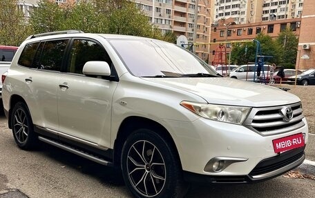 Toyota Highlander III, 2012 год, 2 290 000 рублей, 3 фотография