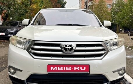 Toyota Highlander III, 2012 год, 2 290 000 рублей, 2 фотография