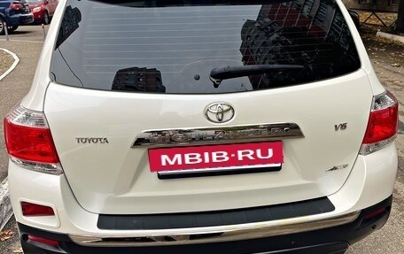 Toyota Highlander III, 2012 год, 2 290 000 рублей, 6 фотография