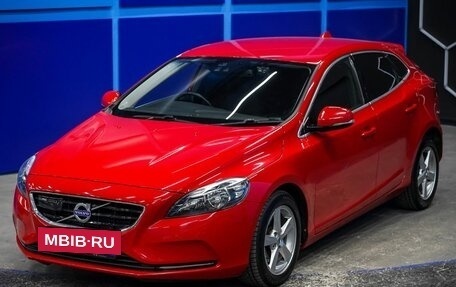 Volvo V40 II рестайлинг, 2014 год, 1 350 000 рублей, 2 фотография