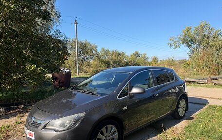 Opel Astra J, 2011 год, 750 000 рублей, 2 фотография