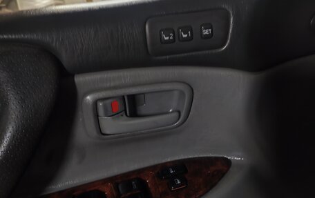 Toyota Land Cruiser 100 рестайлинг 2, 1998 год, 1 300 000 рублей, 9 фотография