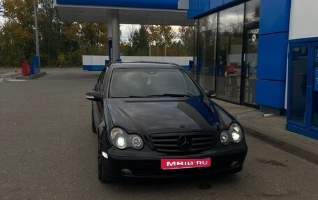 Mercedes-Benz C-Класс, 2003 год, 650 000 рублей, 1 фотография