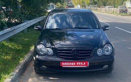 Mercedes-Benz C-Класс, 2003 год, 650 000 рублей, 3 фотография