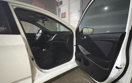 Hyundai Solaris II рестайлинг, 2015 год, 950 000 рублей, 14 фотография