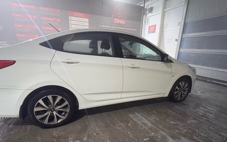 Hyundai Solaris II рестайлинг, 2015 год, 950 000 рублей, 24 фотография