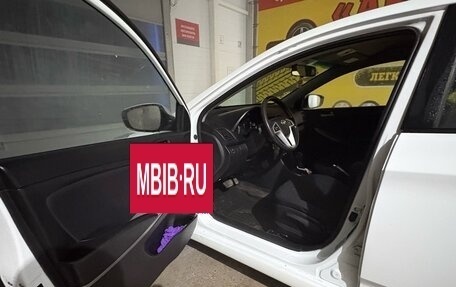 Hyundai Solaris II рестайлинг, 2015 год, 950 000 рублей, 28 фотография