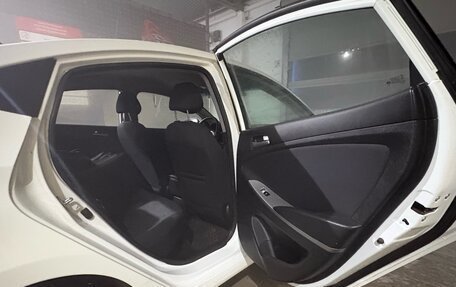 Hyundai Solaris II рестайлинг, 2015 год, 950 000 рублей, 31 фотография