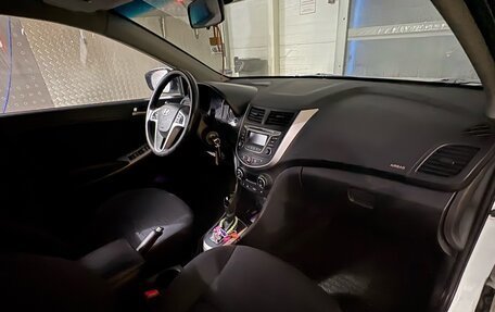 Hyundai Solaris II рестайлинг, 2015 год, 950 000 рублей, 33 фотография