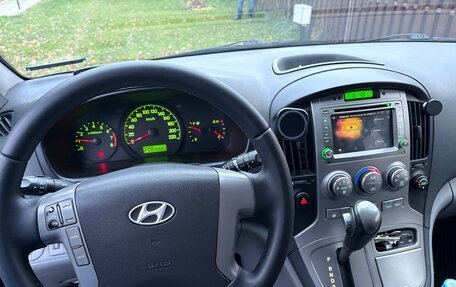 Hyundai H-1 II рестайлинг, 2011 год, 1 500 000 рублей, 17 фотография