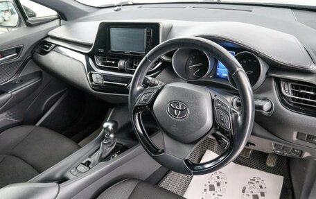 Toyota C-HR I рестайлинг, 2017 год, 1 869 000 рублей, 9 фотография