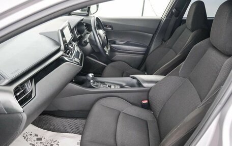 Toyota C-HR I рестайлинг, 2017 год, 1 869 000 рублей, 14 фотография