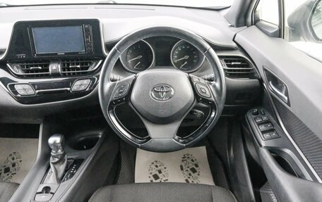 Toyota C-HR I рестайлинг, 2017 год, 1 869 000 рублей, 15 фотография