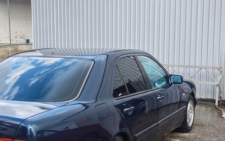 Mercedes-Benz E-Класс, 1998 год, 600 000 рублей, 9 фотография