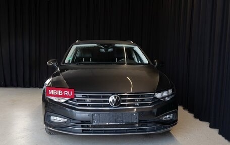 Volkswagen Passat B8 рестайлинг, 2023 год, 3 410 032 рублей, 2 фотография