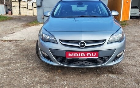 Opel Astra J, 2013 год, 698 000 рублей, 1 фотография