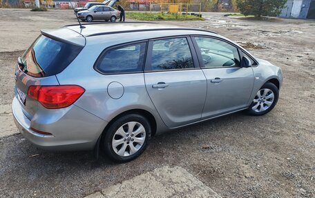 Opel Astra J, 2013 год, 698 000 рублей, 2 фотография